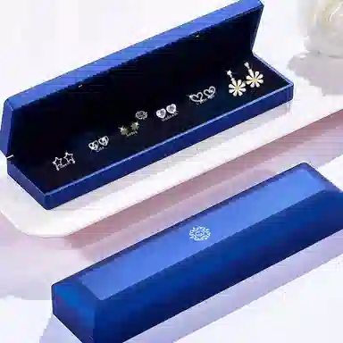 925