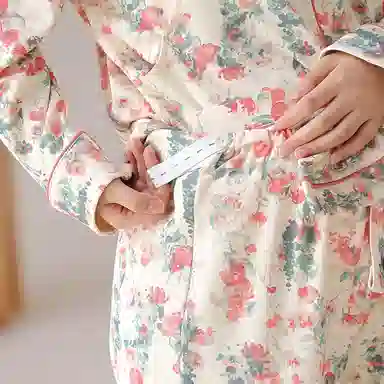 莫代尔 清新春秋一体式带杯垫气质简约花色月子家居服睡衣套装 女款