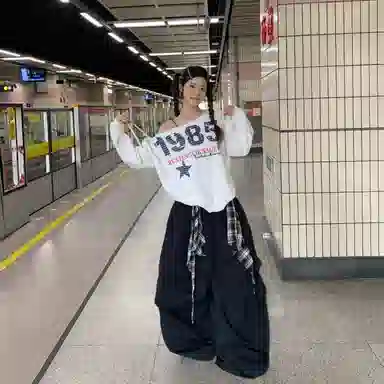 桴生 美式复古斜肩露肩宽松百搭印花上衣卫衣 女款