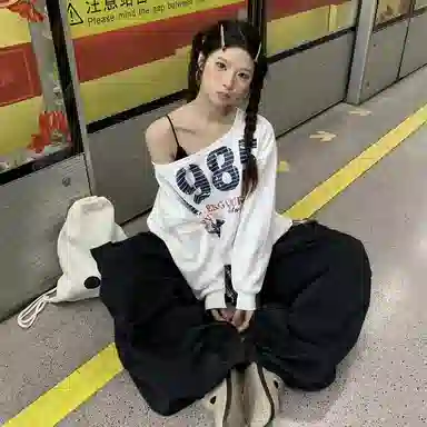 桴生 美式复古斜肩露肩宽松百搭印花上衣卫衣 女款