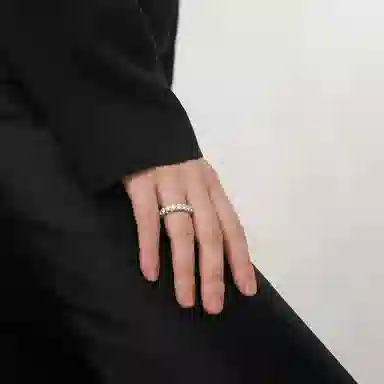 925