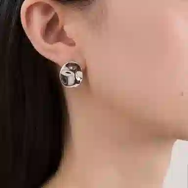 925