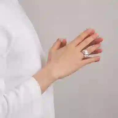 925
