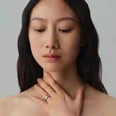 925