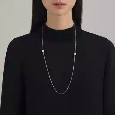 925