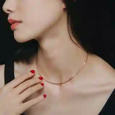 925