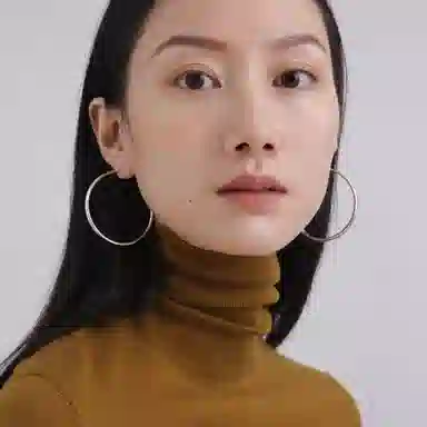 925