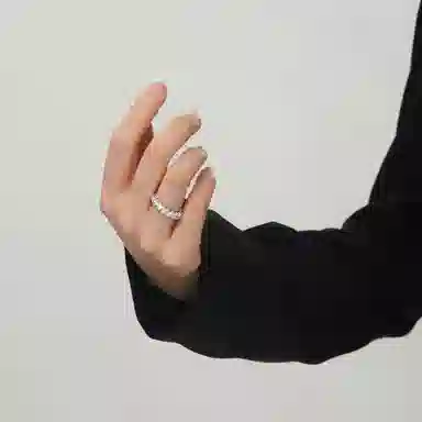 925