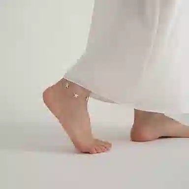 925