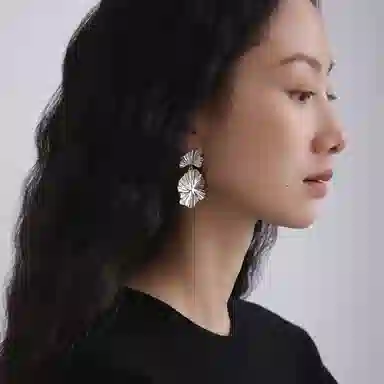 S925