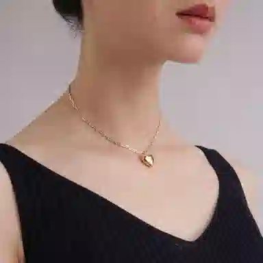 925