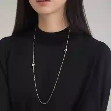 925