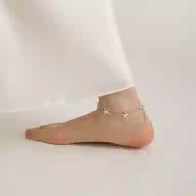 925