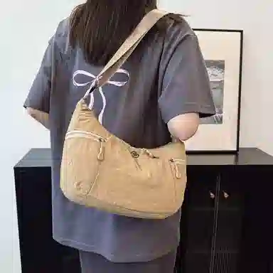 江麒 小众设计通勤日常简约百搭 布 斜挎包 女款 多色