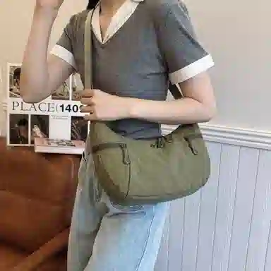 江麒 小众设计通勤日常简约百搭 布 斜挎包 女款 多色