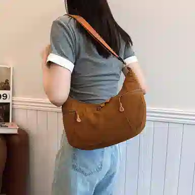 江麒 小众设计通勤日常简约百搭 布 斜挎包 女款 多色