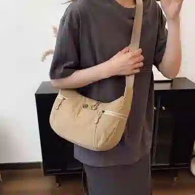 江麒 小众设计通勤日常简约百搭 布 斜挎包 女款 多色