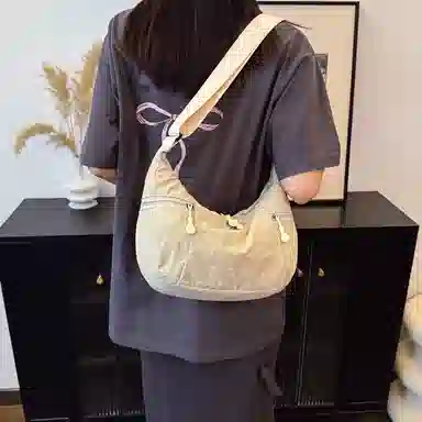 江麒 小众设计通勤日常简约百搭 布 斜挎包 女款 多色