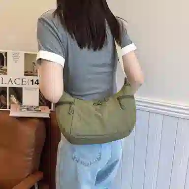 江麒 小众设计通勤日常简约百搭 布 斜挎包 女款 多色