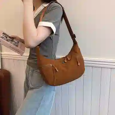 江麒 小众设计通勤日常简约百搭 布 斜挎包 女款 多色