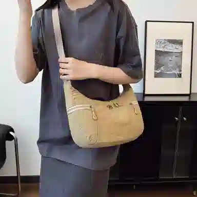 江麒 小众设计通勤日常简约百搭 布 斜挎包 女款 多色