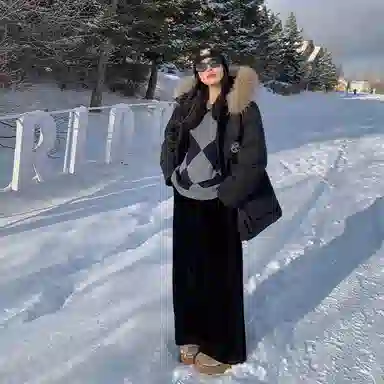 周淼 舒适细腻圆领套头毛衣 女款