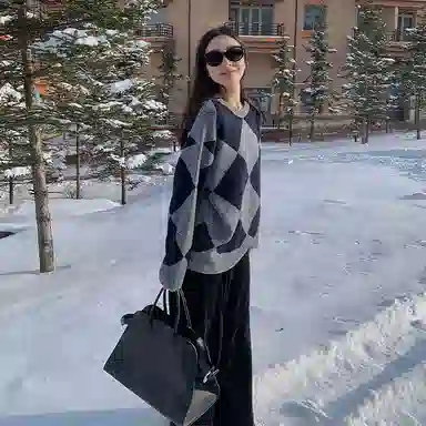 周淼 舒适细腻圆领套头毛衣 女款