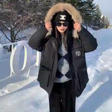 周淼 舒适细腻圆领套头毛衣 女款