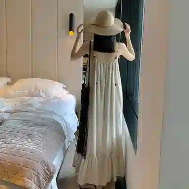 周淼 法式纯色套头长款串珠肩带压褶吊带连衣裙 女款