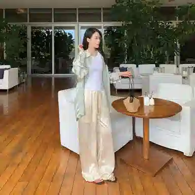 周淼 纯色高腰压褶宽松直筒休闲裤 女款