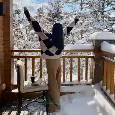 周淼 舒适细腻圆领套头毛衣 女款