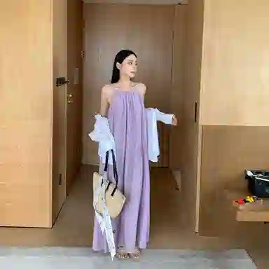 周淼 纯色简约休闲舒适吊带连衣裙 女款