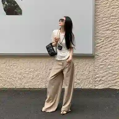 周淼 纯色前片斜向分割宽松阔腿西装休闲裤 女款