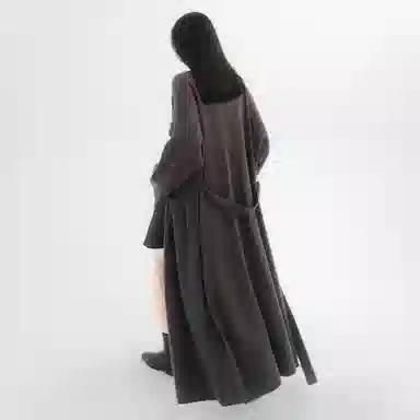 周淼 纯色落肩收腰暗扣中长款针织衫 女款