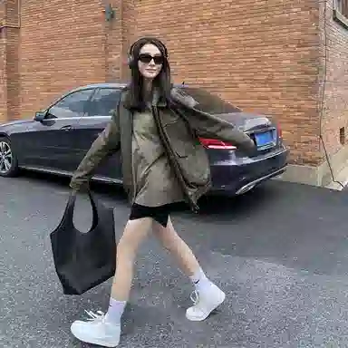 周淼 复古水洗纹理休闲宽松机车皮衣外套 女款