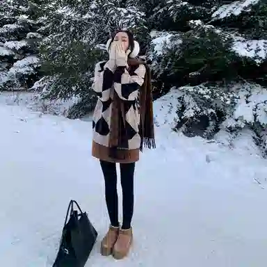 周淼 舒适细腻圆领套头毛衣 女款