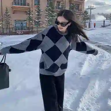 周淼 舒适细腻圆领套头毛衣 女款