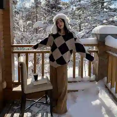 周淼 舒适细腻圆领套头毛衣 女款