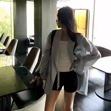 周淼 纯色高腰系带休闲短裤 女款