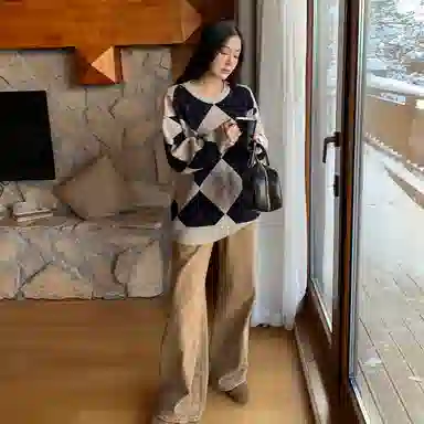 周淼 舒适细腻圆领套头毛衣 女款