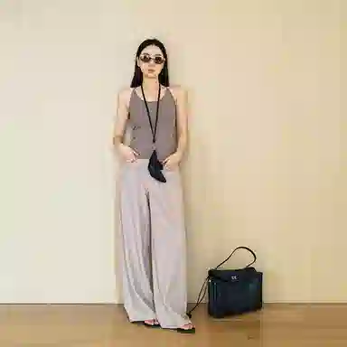 周淼 纯色前片斜向分割宽松阔腿西装休闲裤 女款