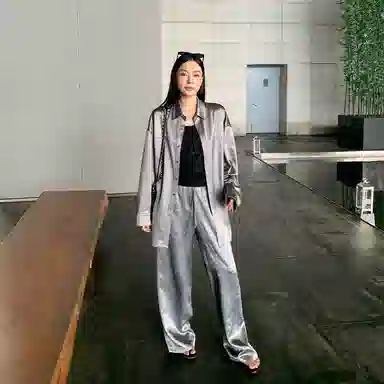 周淼 纯色高腰压褶宽松直筒休闲裤 女款