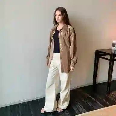 周淼 竖纹肌理丝绒尖领落肩设计感宽松单排扣长袖衬衫 女款