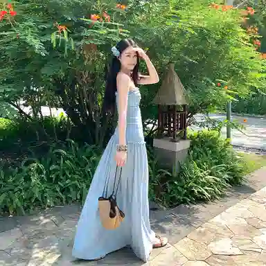 周淼 打揽工艺收腰侧开衩气质吊带连衣裙 女款