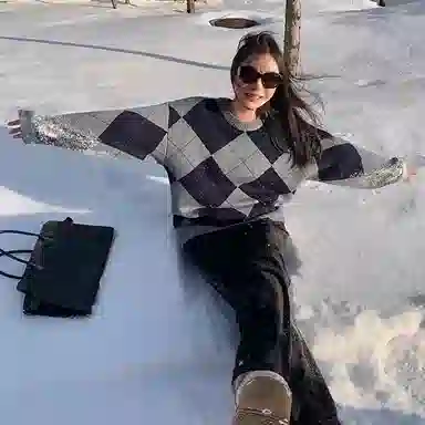 周淼 舒适细腻圆领套头毛衣 女款