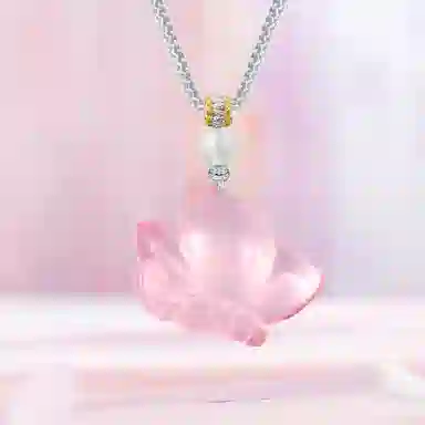 阿梵尼 粉色芙蓉石蝴蝶吊坠 清新甜美 锁骨链 轻奢高级感 水晶 项链 女款