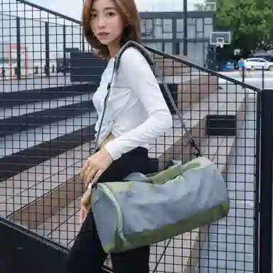 真维斯 休闲简约高颜值时尚短途出差旅行大容量休闲百搭运动多功能外出 锦纶 健身包单肩包斜挎包背包 常规 男女同款 灰绿