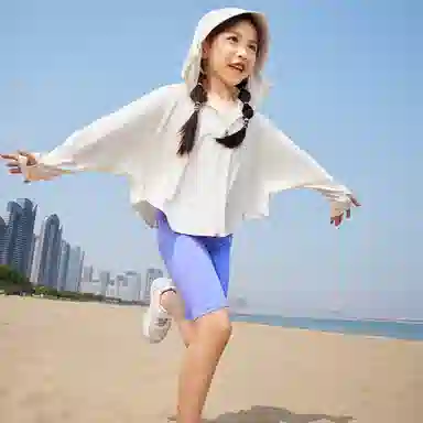 李宁儿童 童装 训练系列 纯色抗紫外线防晒紧身运动短裤 女童 荧光绣蓝紫