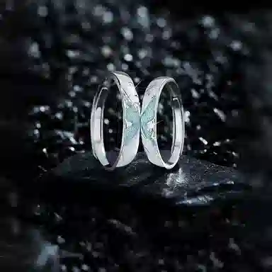 925