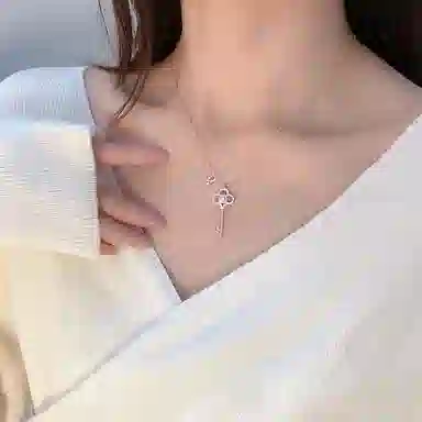 925